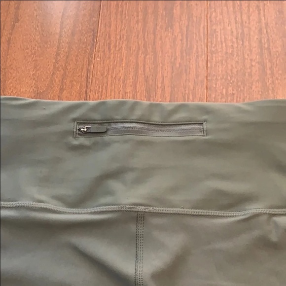 New lululemon in focus run tights - Picture 2 of 6